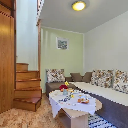 Apartment Ljiljana *