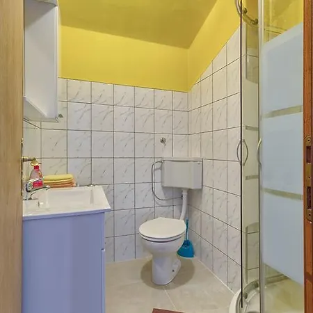 Apartment Ljiljana *